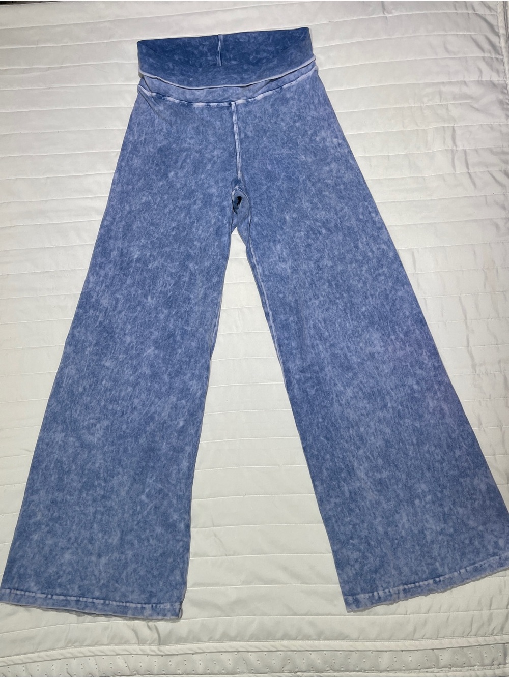 High-Waist Wide Leg Flare Jeans in Acid Wash Blue